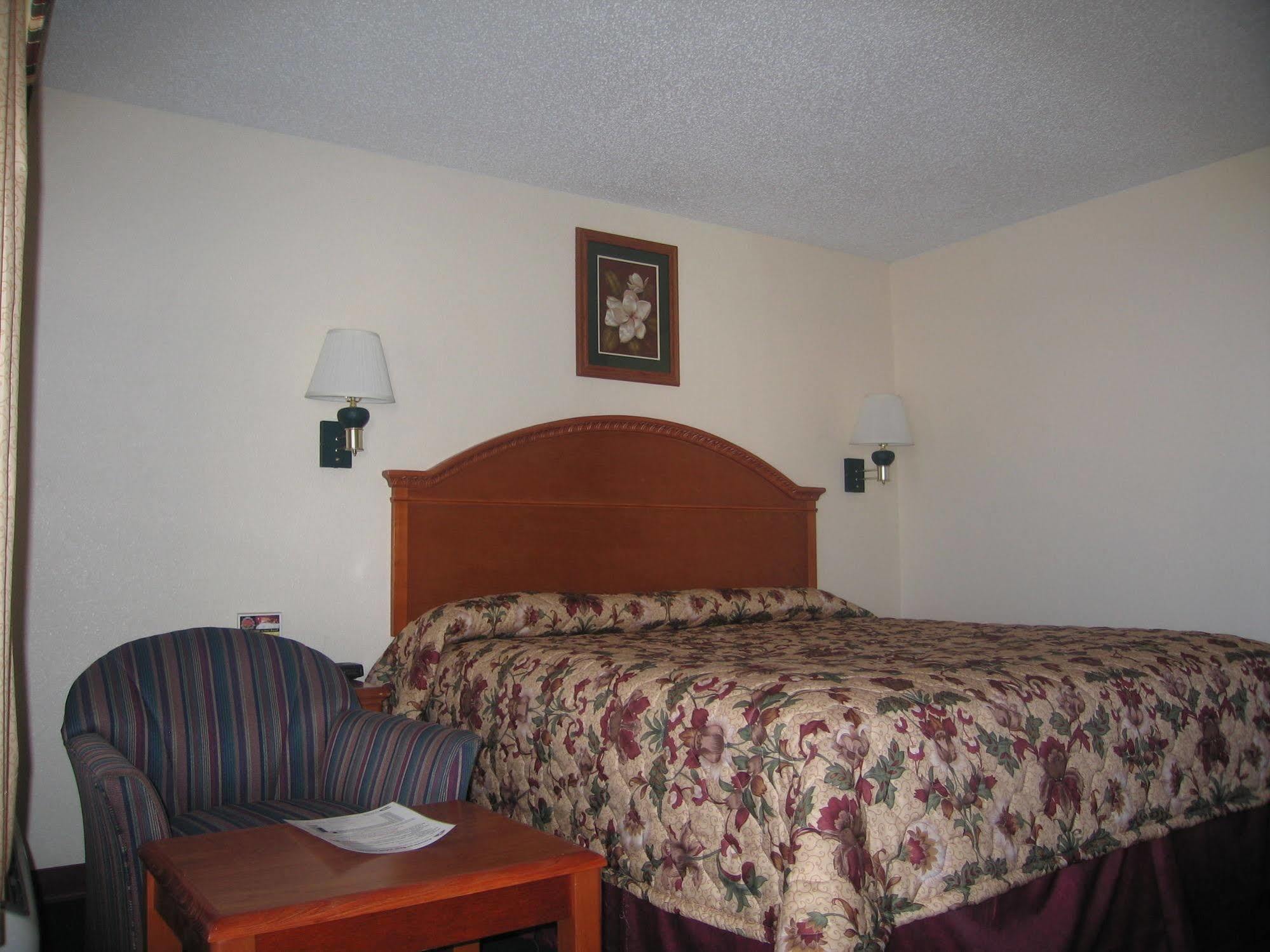Americas Best Value Inn Lubbock East Exterior foto