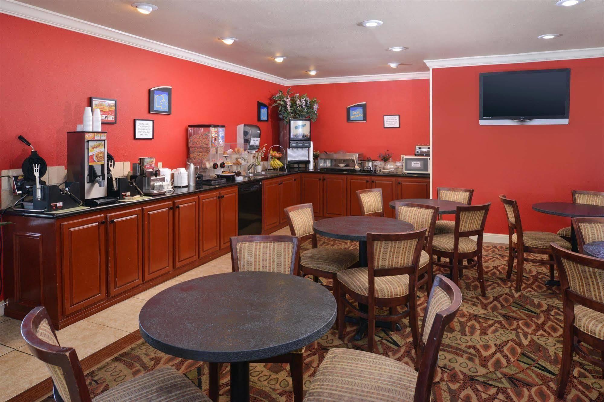Americas Best Value Inn Lubbock East Exterior foto